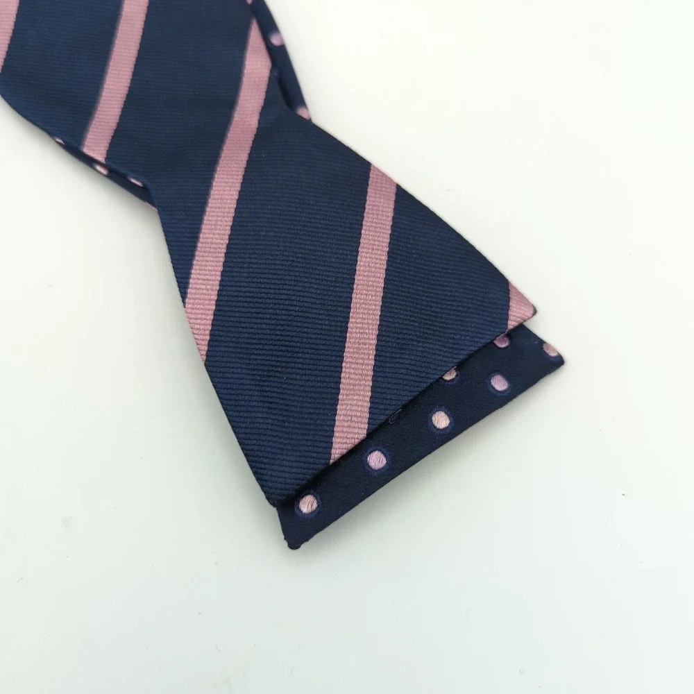 The tie bar Mens Bow tie 100% Silk Trad Stripe Navy Blue NWOT